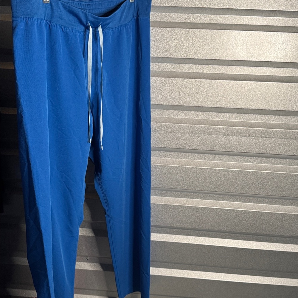Figs Straight Leg Scrub Pants in Royal Blue